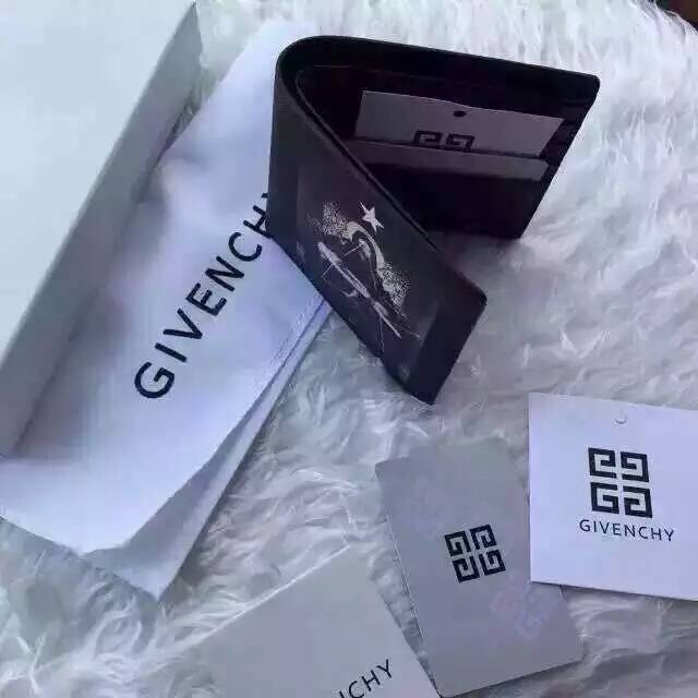 個性的なデザ 人気ブランドGivenchy 実物の写真 N品スーパーコピー代引き対応国内発送後払い安全必ず届く優良サイト